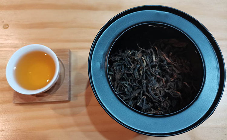 紅茶泡出來(lái)的茶湯.jpg